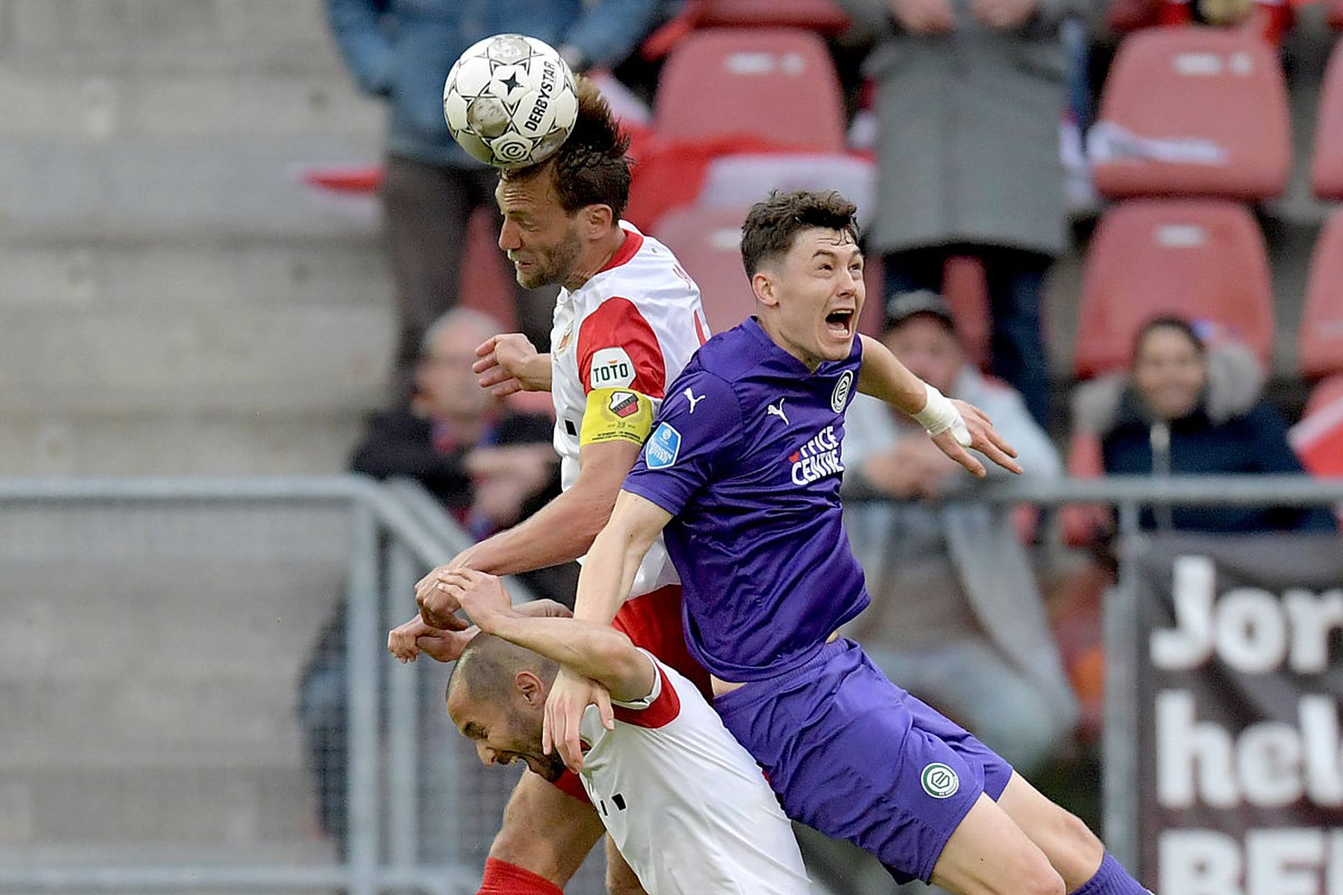 共同角逐各 共同角逐各