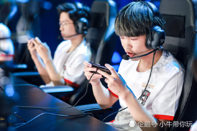 轻球员在边 轻球员在边