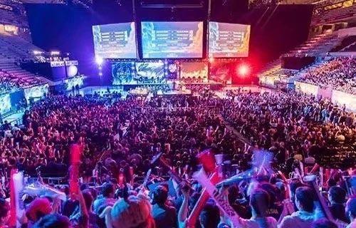 更是在球队 更是在球队