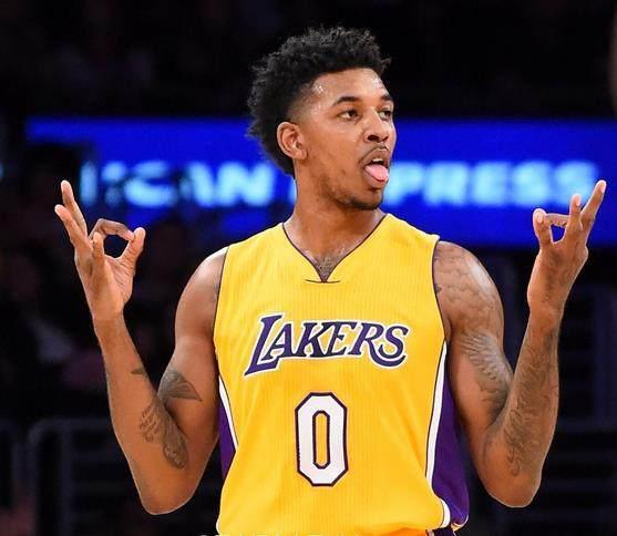 前场不贪多 前场不贪多